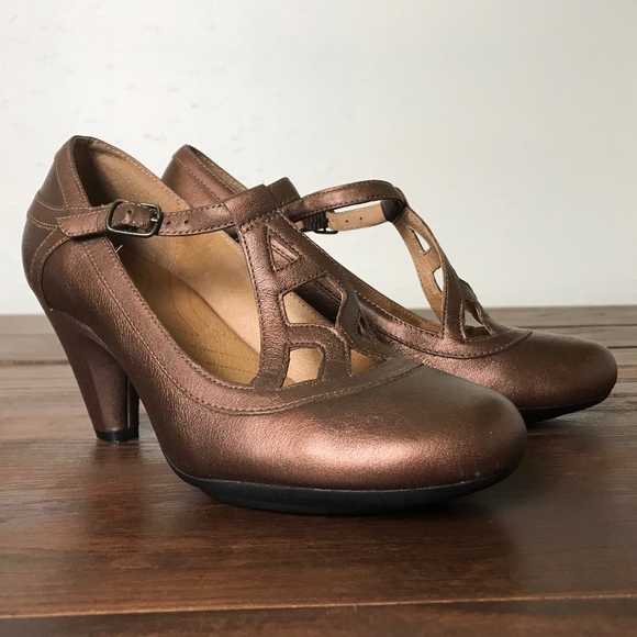 clarks t strap heels